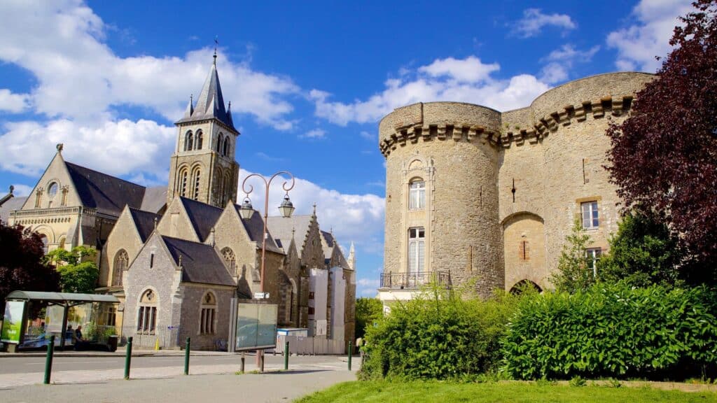 Château et église de Laval