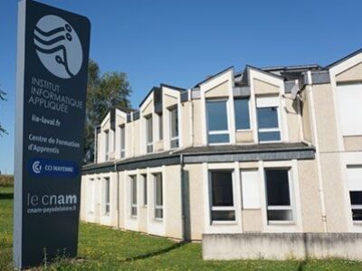 Bâtiment de l'Institut d'informatique appliquée à Saint-Berthevin, où le Cnam accueille ses élèves de Laval