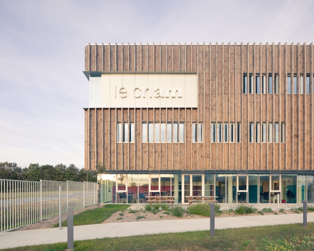 Bâtiment du Cnam à La Roche-sur-Yon, façade en bois