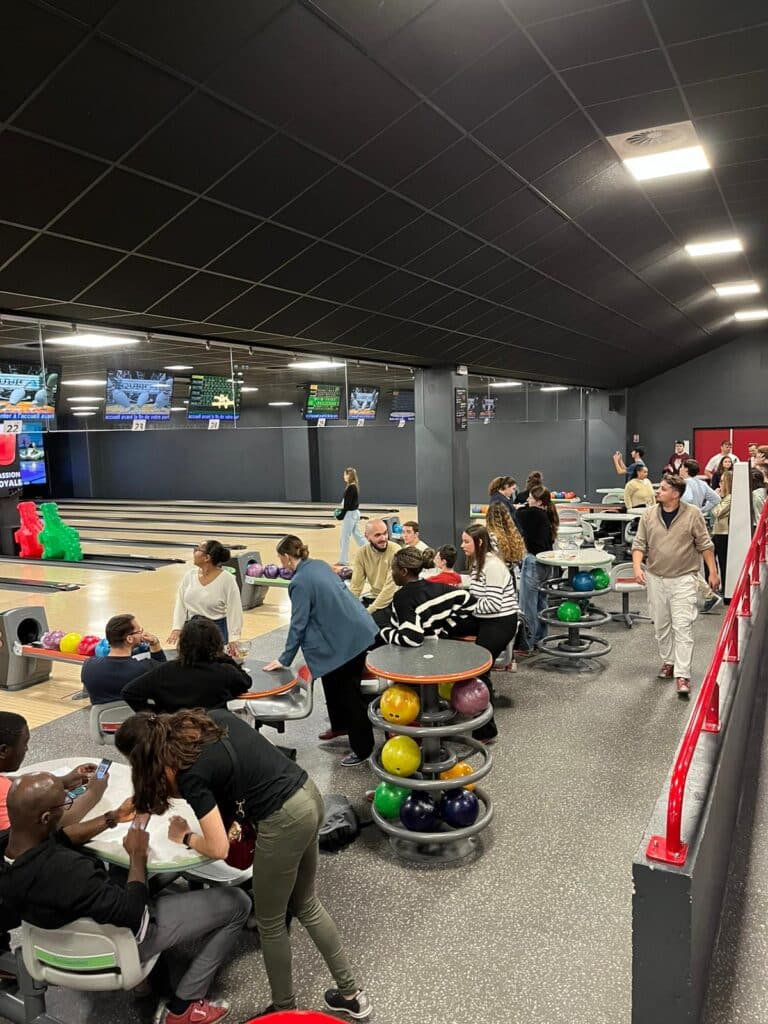 Élèves du Cnam lors d'une sortie au bowling