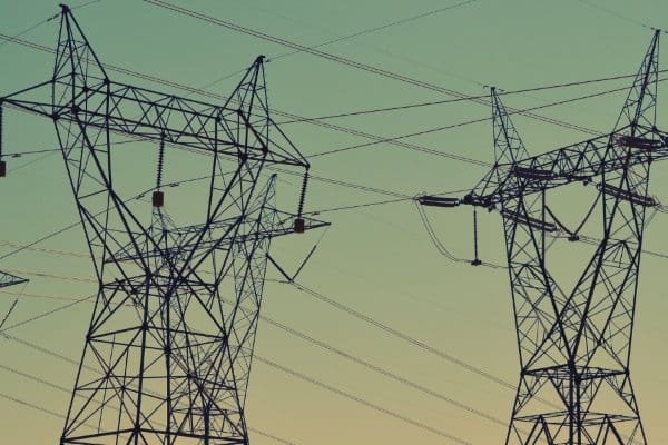 Pylônes et lignes à haute tension